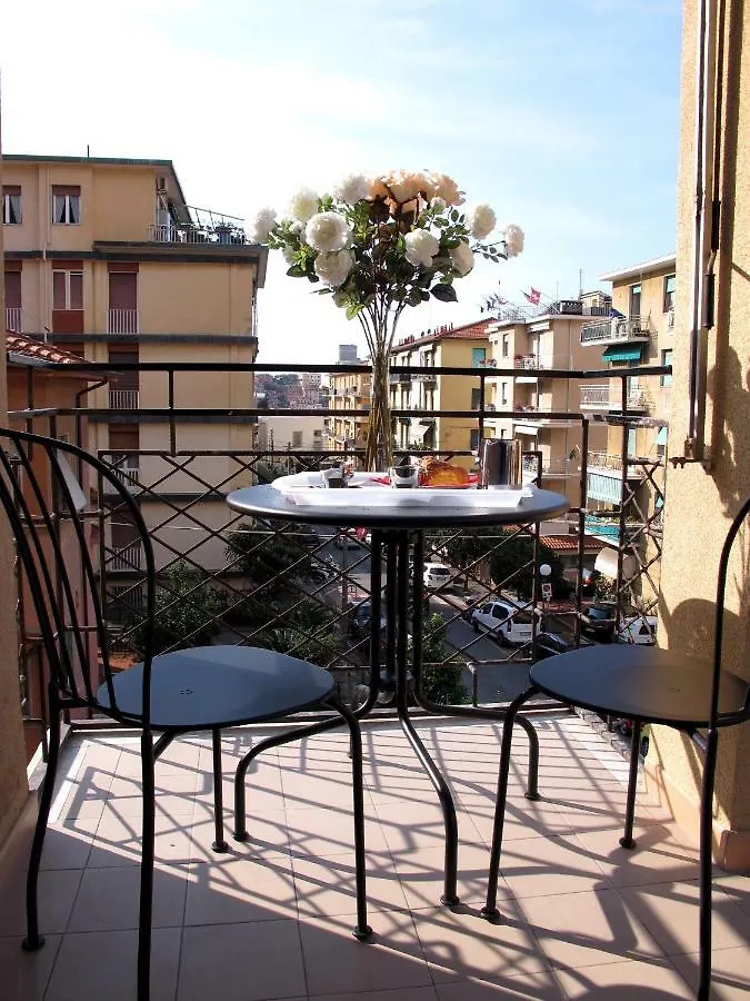 Konukevi Il Capitano Otel Lerici